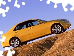 Lexus IS, Żółty