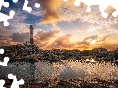 Chmury, Latarnia morska Eigerøy Lighthouse, Skały, Norwegia, Wschód słońca, Wyspa Midbrødøya