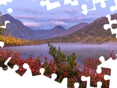 Jezioro Nevidimka, Drzewa, Rosja, Jesień, Obwód magadańsk