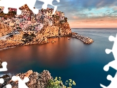 Gmina Riomaggiore, Włochy, Miejscowość Manarola, Morze Liguryjskie, Zatoka, Chmury, Kolorowe, Domy, Cinque Terre