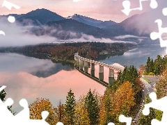 Jezioro Sylvensteinsee, Góry, Bawaria, Mgła, Jesień, Most