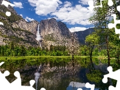 Góry, Park Narodowy Yosemite, Sierra Nevada, Wodospad Yosemite, Kalifornia, Stany Zjednoczone, Drzewa, Rzeka, Zielone
