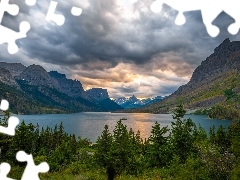 Park Narodowy Glacier, Jezioro, Chmury, Saint Mary Lake, Drzewa, Stan Montana, Stany Zjednoczone, Góry