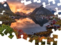 Drzewa, Lofoty, Góry, Reine, Chmury, Norwegia, Morze, Domy, Wieś, Jesień