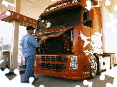 Ciągnik i Przyczepa, Ciężarówka Volvo
