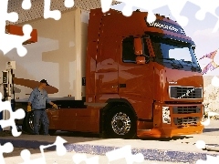Ciągnik i Przyczepa, Ciężarówka Volvo