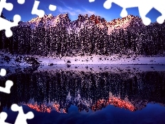Jezioro Karersee, Góry Dolomity, Śnieg, Drzewa, Odbicie, P
