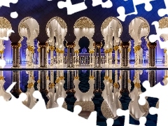 Zjednoczone Emiraty Arabskie, Wielki Meczet Szejka Zayeda, W
