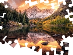 Jezioro Maroon Lake, Stan Kolorado, Odbicie, Stany Zjednoczone, Kamienie, Szczyty Maroon Bells, Góry Skaliste, Drzewa