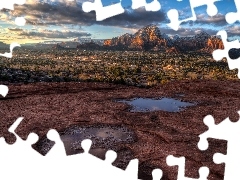 Skały, Góry, Navajo Red Rocks, Miasto Sedona, Arizona, Stany Zjednoczone, Chmury, Kałuże, Ciemne
