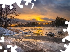 Śnieg, Rzeka Kymijoki, Lankila, Finlandia, Zachód słońca, Drzewa