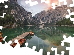 Góry, Jezioro Pragser Wildsee, Pomost, Lago di Braies, Włochy, Dolomity, Łódki