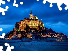 Opactwo św Michała Archanioła, Mont Saint-Michel, Normandia, Oświetlone, Wyspa, Wieczór, Francja