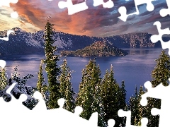 Drzewa, Wyspa Czarodzieja, Stany Zjednoczone, Śnieg, Stan Oregon, Jezioro Kraterowe, Park Narodowy Jeziora Kraterowego Góry, Chmury