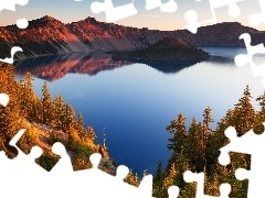 Jezioro Kraterowe, Wyspa Czarodzieja, Stany Zjednoczone, Góry, Stan Oregon, Park Narodowy Jeziora Kraterowego, Jesień, Drzewa