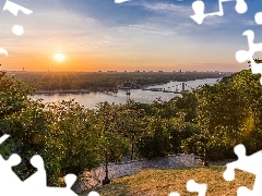 Most, Kijów, Drzewa, Rzeka Dniepr, Ukraina, Zachód słońca, Latarnie