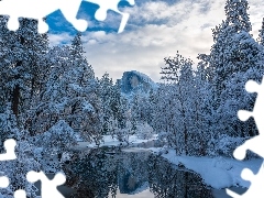 Park Narodowy Yosemite, Zima, Chmury, Góry, Drzewa, Stan Kalifornia, Stany Zjednoczone, Rzeka Merced