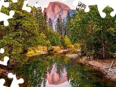 Park Narodowy Yosemite, Góry, Odbicie, Szczyt Half Dome, Drzewa, Kalifornia, Stany Zjednocznone, Rzeka