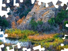 Park stanowy Malibu Creek, Rzeka Malibu Creek, Roślinność, Trawy, Skały, Kalifornia, Stany Zjednoczone, Góry