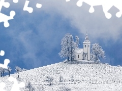 Gmina Skofja Loka, Słowenia, Wieś Krivo Brdo, Kościół św Tomasza, Alpy Julijskie, Drzewa, Śnieg, Góry, Zima