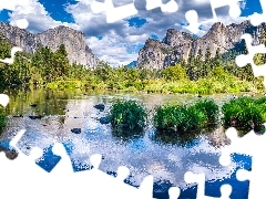 Rzeka, Góry, Merced River, Kępki, Kalifornia, Stany Zjednoczone, Trawa, Park Narodowy Yosemite, Zielona