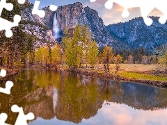 Góry, Stany Zjednoczone, Wodospad, Sierra Nevada, Merced River, Jesień, Odbicie, Park Narodowy Yosemite, Kalifornia, Drzewa, Rzeka