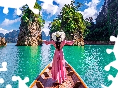 Kapelusz, Kobieta, Park Narodowy Khao Sok, Łódka, Drzewa, Tajlandia, Ratchaprapha Prowincja Surat Thani, Sukienka, Różowa, Jezioro, Skały