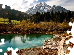 Kranjska Gora, Słowenia, Rezerwat przyrody Zelenci, Jezioro Zelenci, Pomost, Jesień, Lasy, Drewniany, Góry