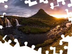 Wodospad Kirkjufellsfoss, Góra Kirkjufell, Półwysep Snaefellsnes, Islandia, Wschód słońca, Rzeka