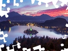 Alpy Julijskie, Bled, Jezioro Bled, Chmury, Kościół, Słowenia, Wyspa Blejski Otok, Wschód słońca, Drzewa, Góry