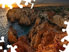 Ponta da Piedade, Region Algarve, Skały, Cypel, Portugalia, Morze, Zachód słońca
