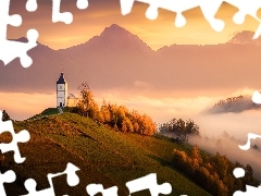 Wzgórze, Góry, Słowenia, Drzewa, Wieś Jamnik, Mgła, Kościół św Primusa i Felicjana, Jesień