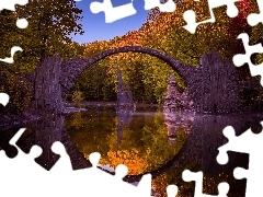Jesień, Devils Bridge, Zachód słońca, Park Rododendronów Kromlau, Jezioro, Most, Wieczór, Niemcy, Saksonia, Rakotz Lake