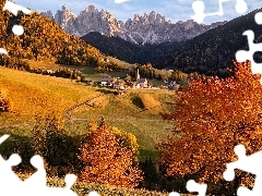 Dolomity, Domy, Santa Maddalena, Jesień, Wieś, Góry, Włochy, Drzewa