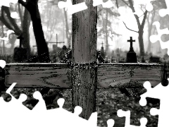 Różaniec, Cmentarz, Krzyż