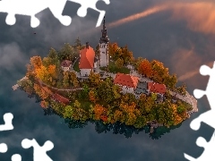 Blejski Otok, Kościół Zwiastowania Marii Panny, Z lotu ptaka, Jezioro Bled, Jesień, Wyspa, Słowenia, Drzewa
