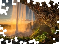 Wodospad Seljalandsfoss, Promienie słońca, Skały, Rozświetlony, Islandia
