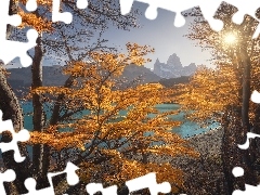 Góra, Fitz Roy, Jezioro, Jesień, Promienie słońca, Patagonia, Argentyna, Drzewa