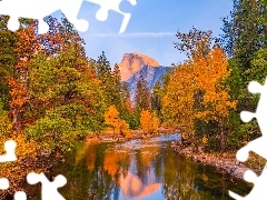Park Narodowy Yosemite, Jesień, Góra Half Dome, Rzeka, Drzewa, Kalifornia, Stany Zjednoczone, Merced River