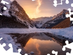 Wschód słońca, Jezioro, Góry, Alberta, Las, Zima, Lake Louise, Kanada, Park Narodowy Banff, Drzewa