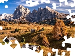Dolina Val Gardena, GĂłry Sassolungo, JesieĹ, Dolomity, Drzewa, PĹaskowyĹź Seiser Alm, WĹochy, Domy