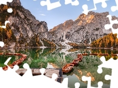 Pragser Wildsee, WĹochy, GĂłry, Lago di Braies, ĹĂłdki, Odbicie, JesieĹ, Jezioro, PoĹudniowy Tyrol, Drzewa, Dolomity