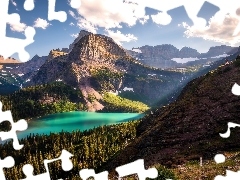 Grinnell Lake, Jezioro, Park Narodowy Glacier, GĂłry, Stan Montana, Stany Zjednoczone, Drzewa, SkaĹy, Chmury