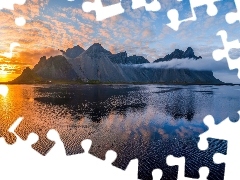 Chmury, Zachód słońca, Vestrahorn, Niebo, Morze, Góra, Islandia