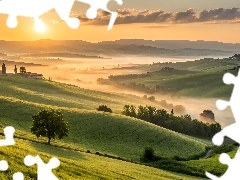Niebo, Wschód słońca, Wzgórza, Drzewa, Pola